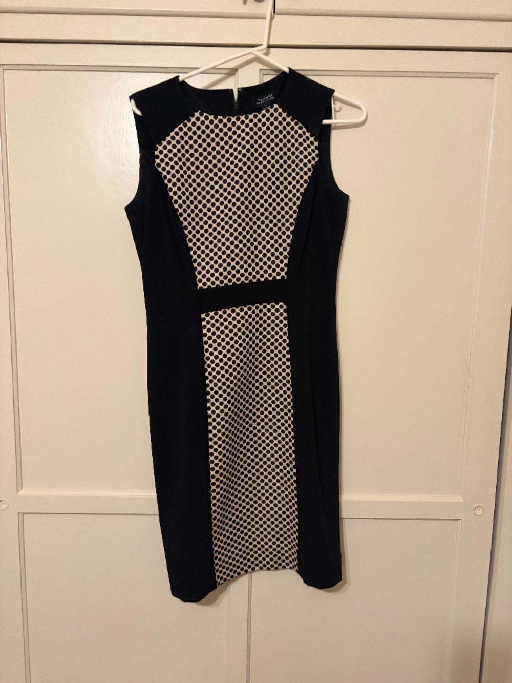 sleeveless Tahari Arthur S. Levine polka dot sheath career dress - size 4